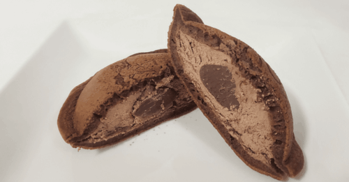 どらもっちダブルショコラの断面のアップ